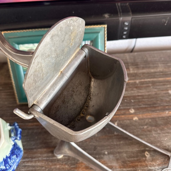 Vtg Juicer Large, Aluminum - Picture 3 of 4